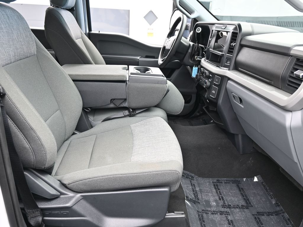 Used 2025 Oxford White Ford XLT image 45