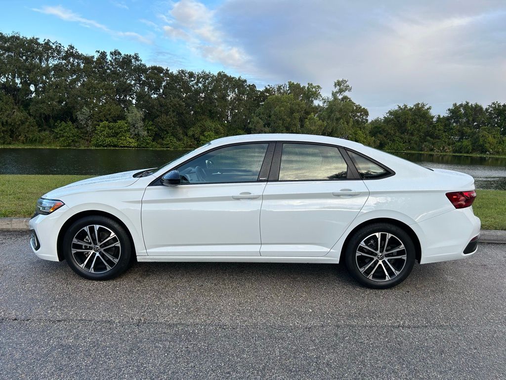 Thumbnail: 2024 Volkswagen Jetta - 2