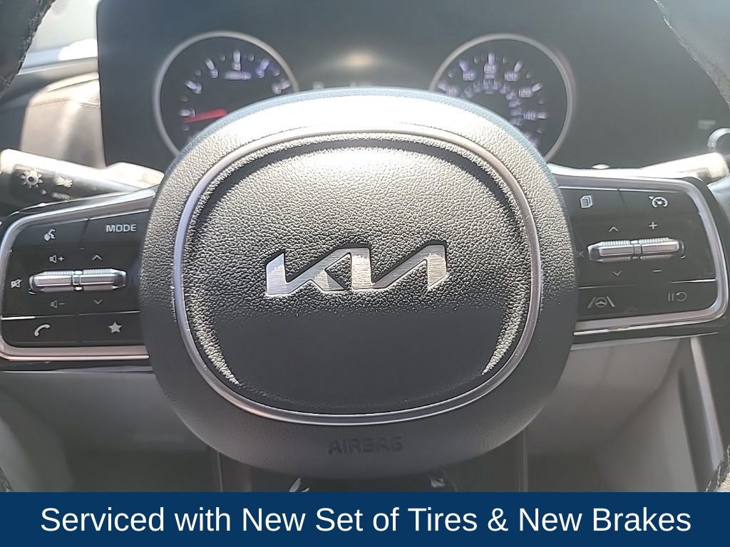 2022 Kia Carnival LX