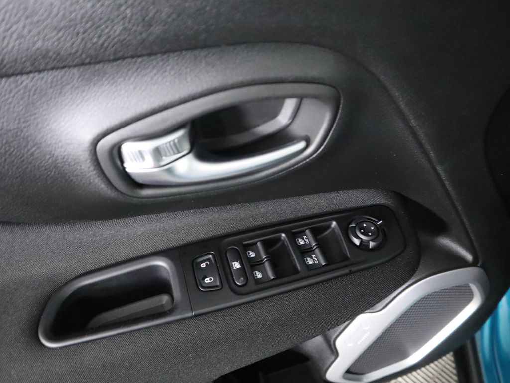 Thumbnail: 2021 Jeep Renegade - 23