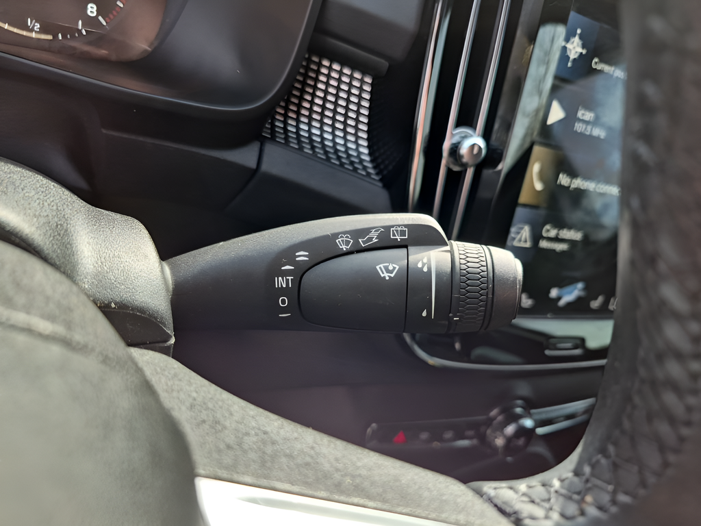 Used Car 2022 Volvo Xc40  R-design For Sale Under $25,000 In Austin, Texas