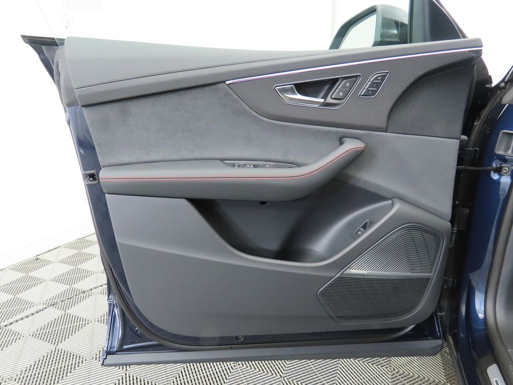2025 Audi RS Q8 4.0T 26