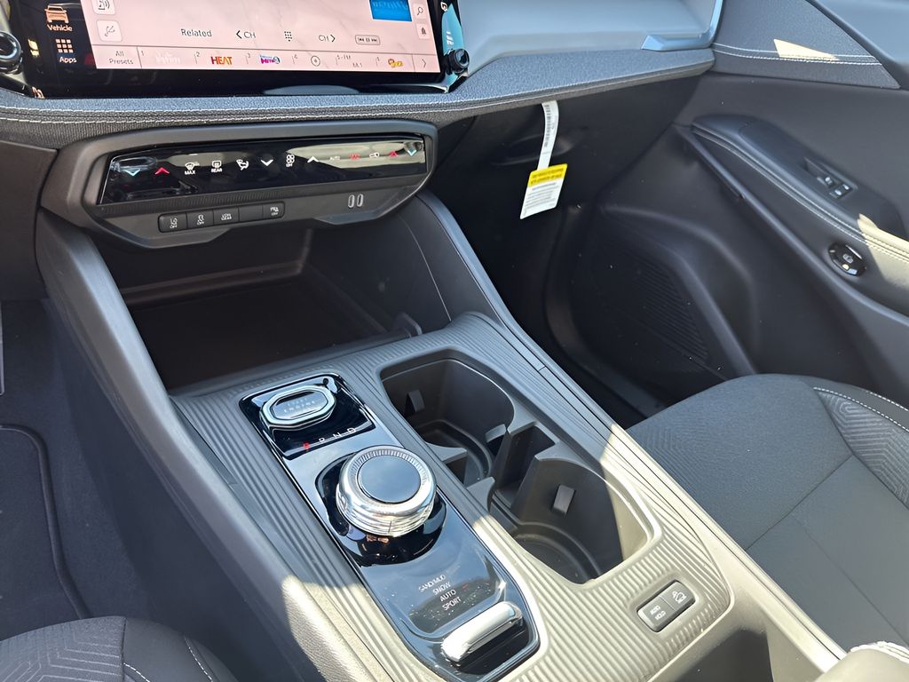 New 2026 White/off-white Jeep Laredo image 35