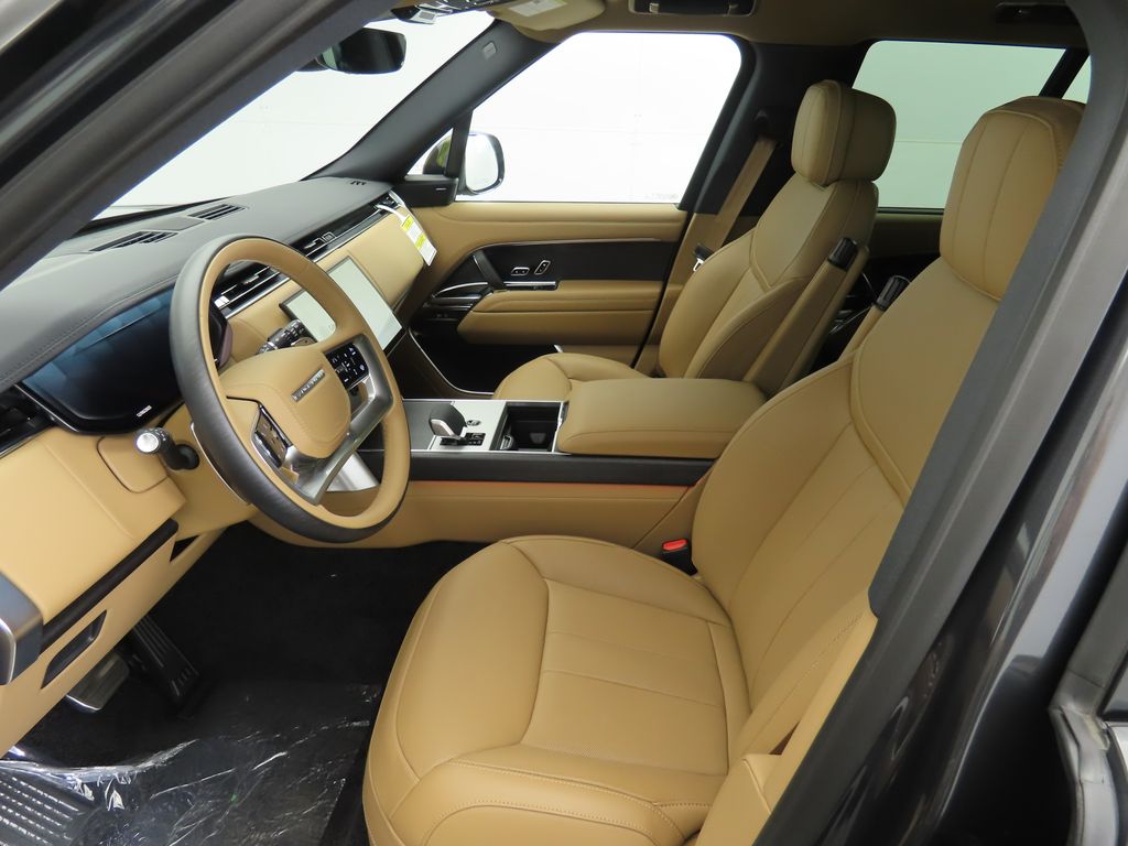 2025 Land Rover Range Rover SE 21