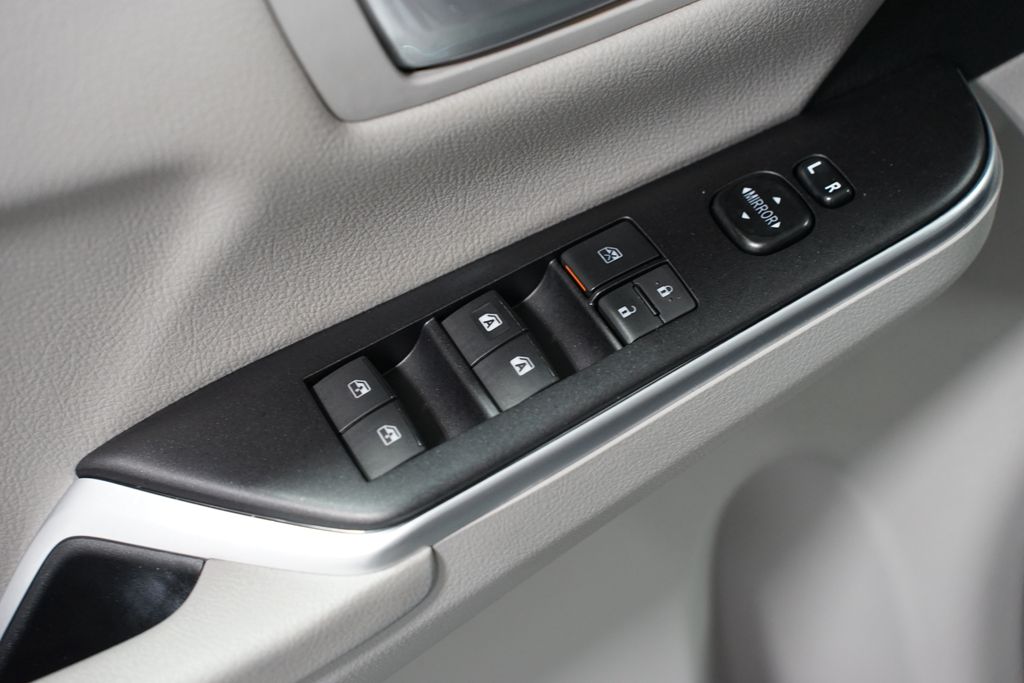 Thumbnail: 2017 Toyota Camry - 27