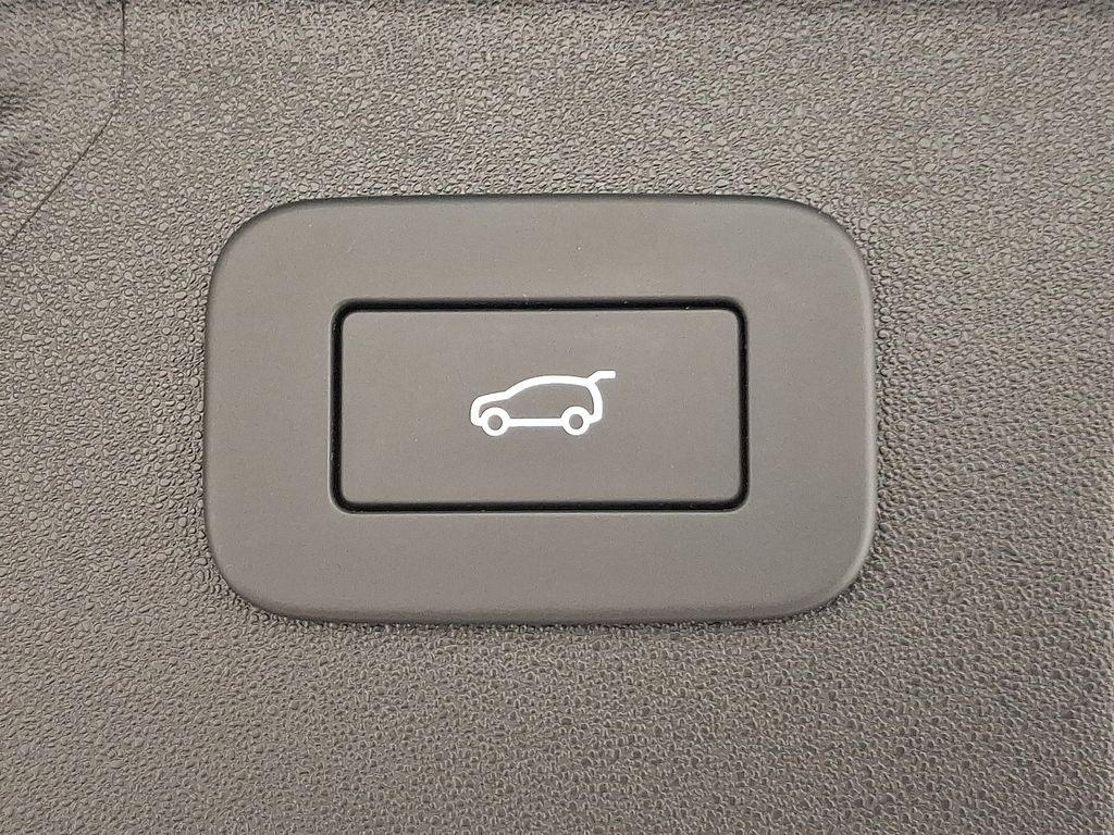 Thumbnail: 2024 Land Rover Discovery Sport - 29