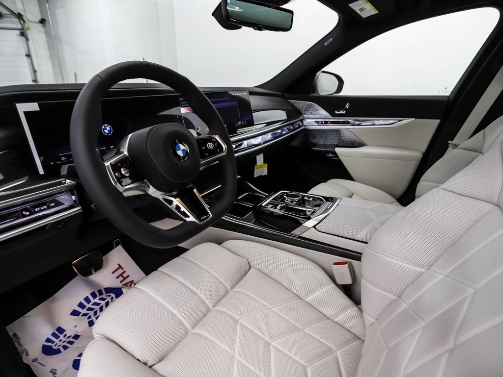 Thumbnail: 2026 BMW 7 Series - 10
