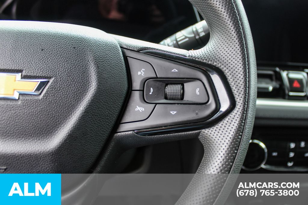 Used 2025 Gray Chevrolet LT image 25
