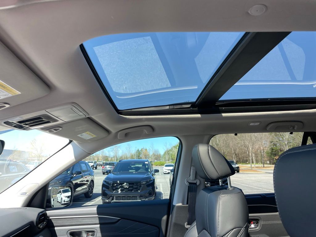 Thumbnail: 2026 Honda Pilot - 32