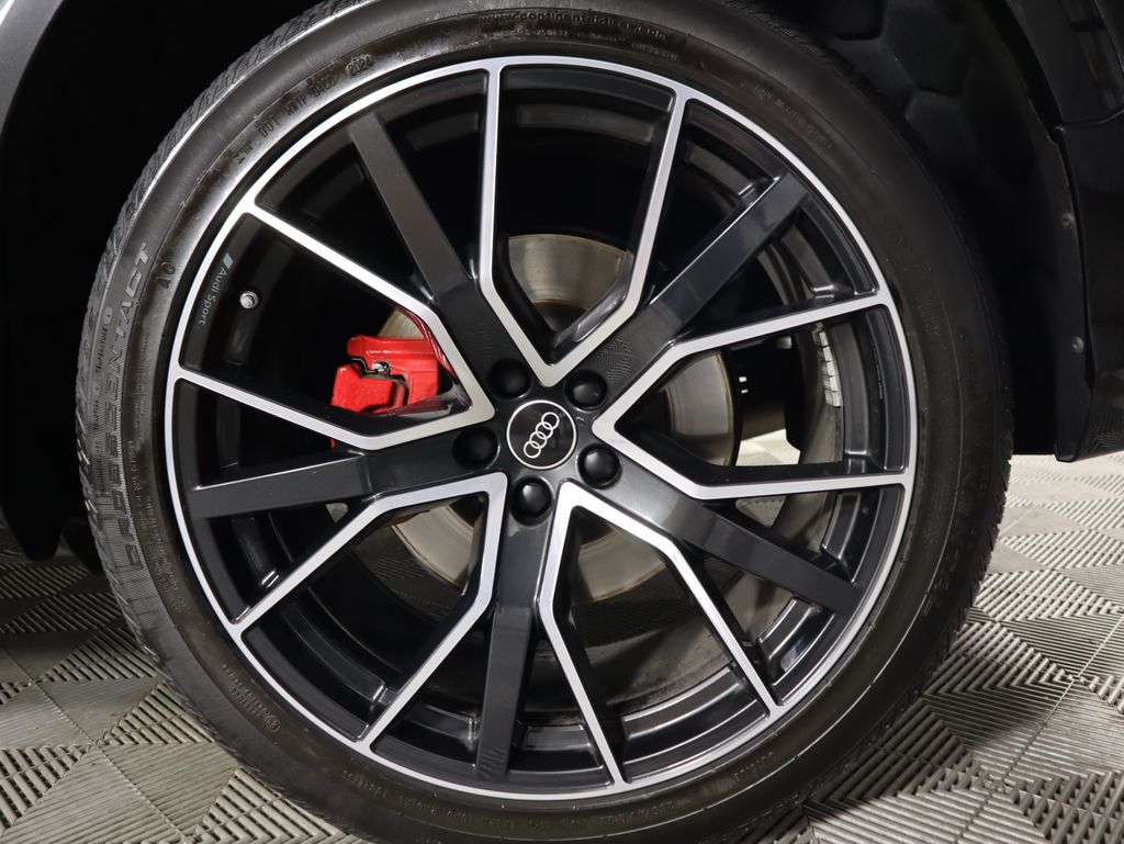 Thumbnail: 2022 Audi Q8 - 32