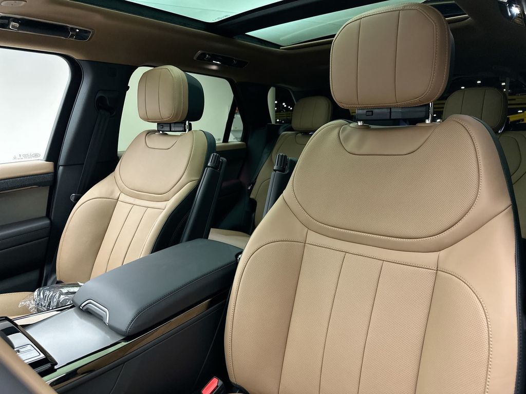 Thumbnail: 2026 Land Rover Range Rover Sport - 10