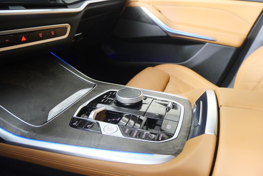 Thumbnail: 2025 BMW X7 - 25