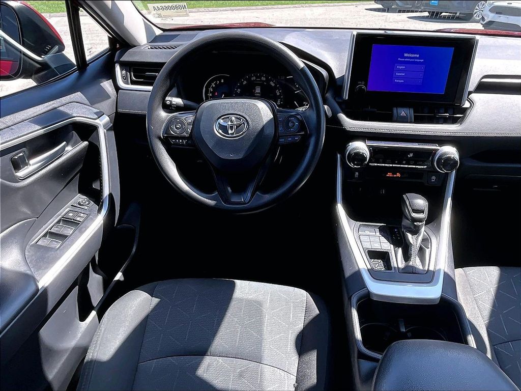 2024 Toyota RAV4 — photo 17