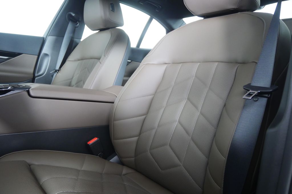 Thumbnail: 2026 BMW 5 Series - 10