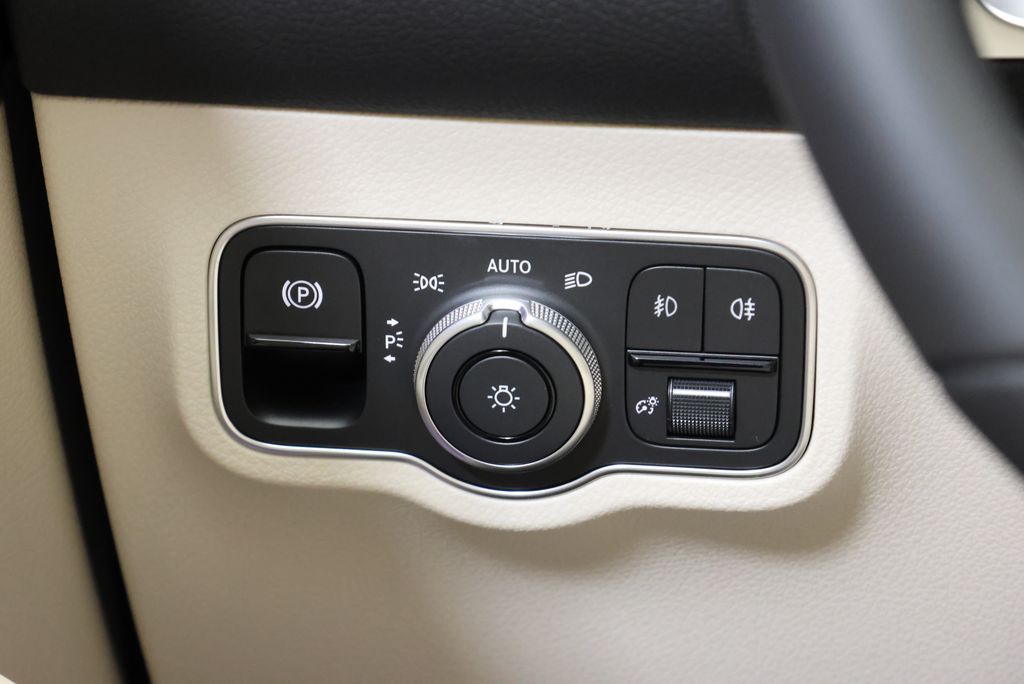 Thumbnail: 2026 Mercedes-Benz GLB - 19