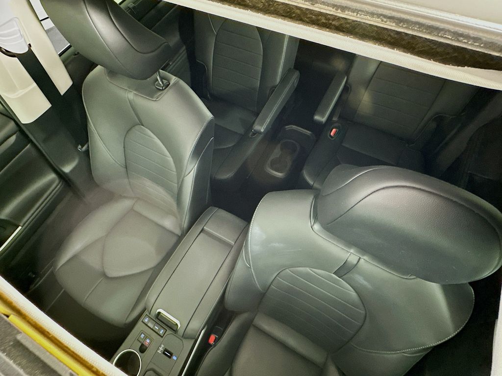 Thumbnail: 2020 Toyota Highlander - 21