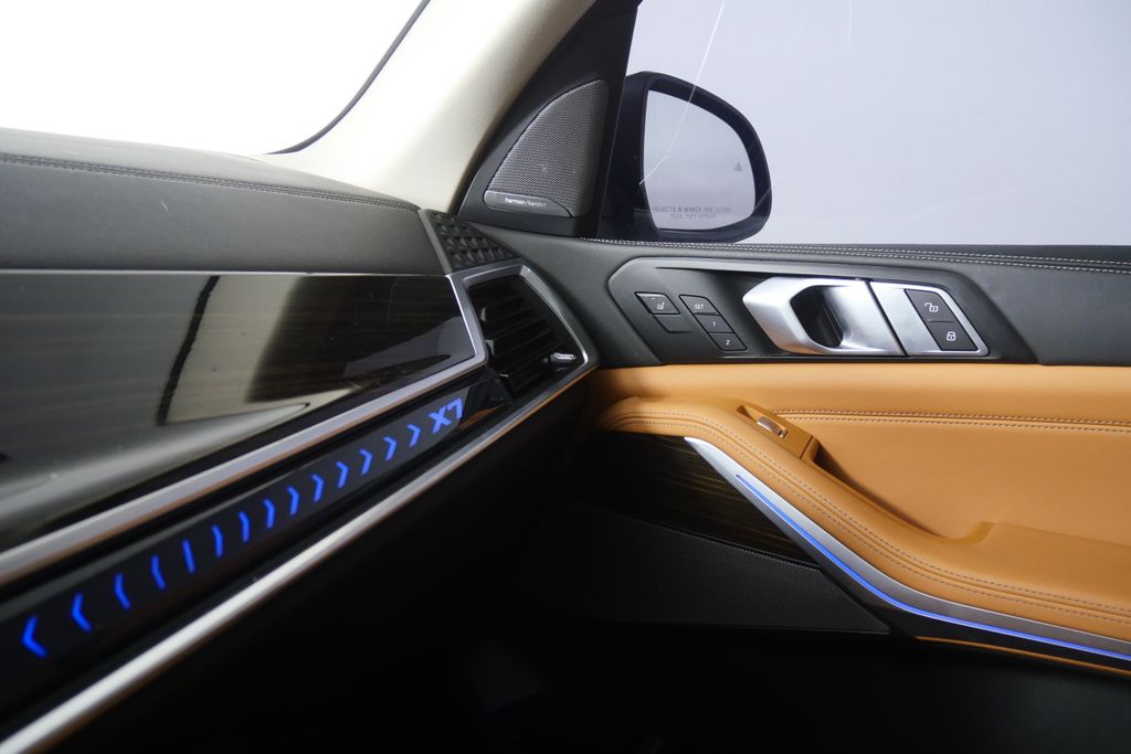 Thumbnail: 2024 BMW X7 - 28