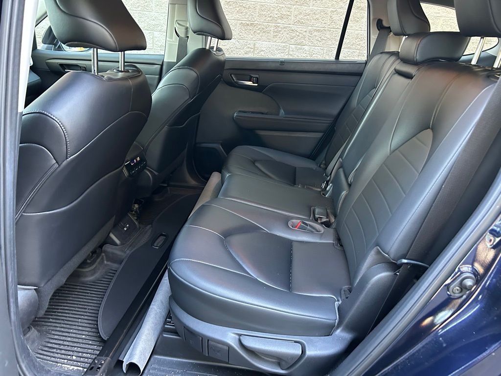 Thumbnail: 2023 Toyota Highlander - 13