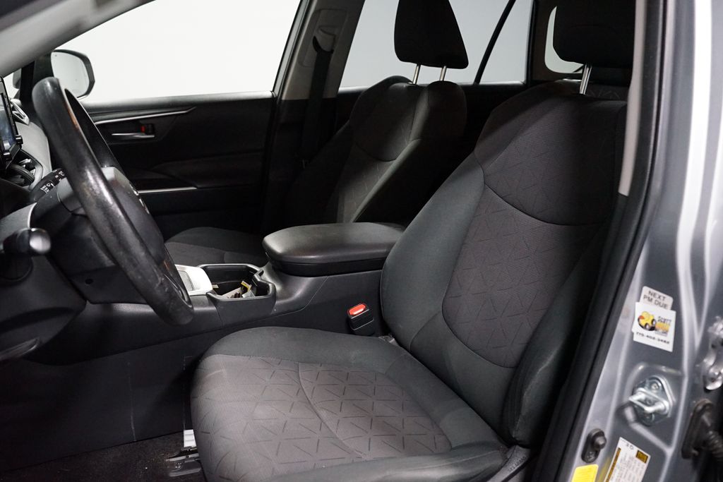 Thumbnail: 2019 Toyota RAV4 - 6