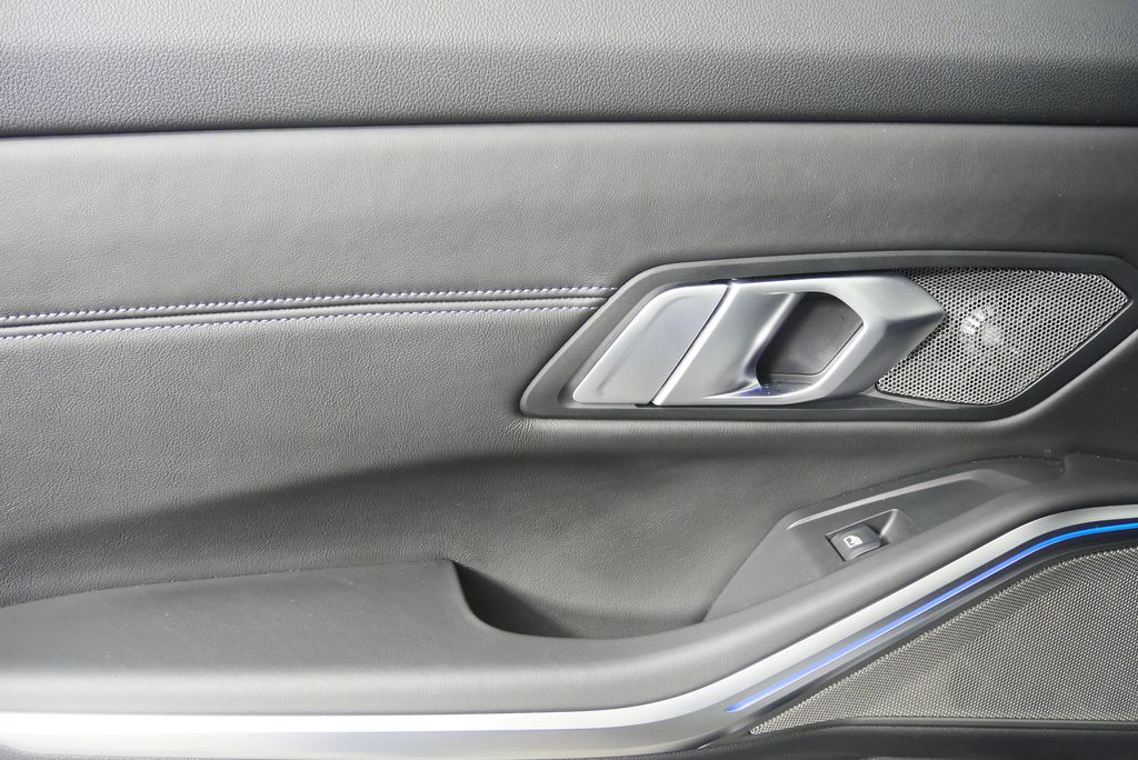 Thumbnail: 2021 BMW M3 - 17