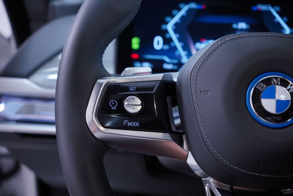 Thumbnail: 2025 BMW i7 - 20