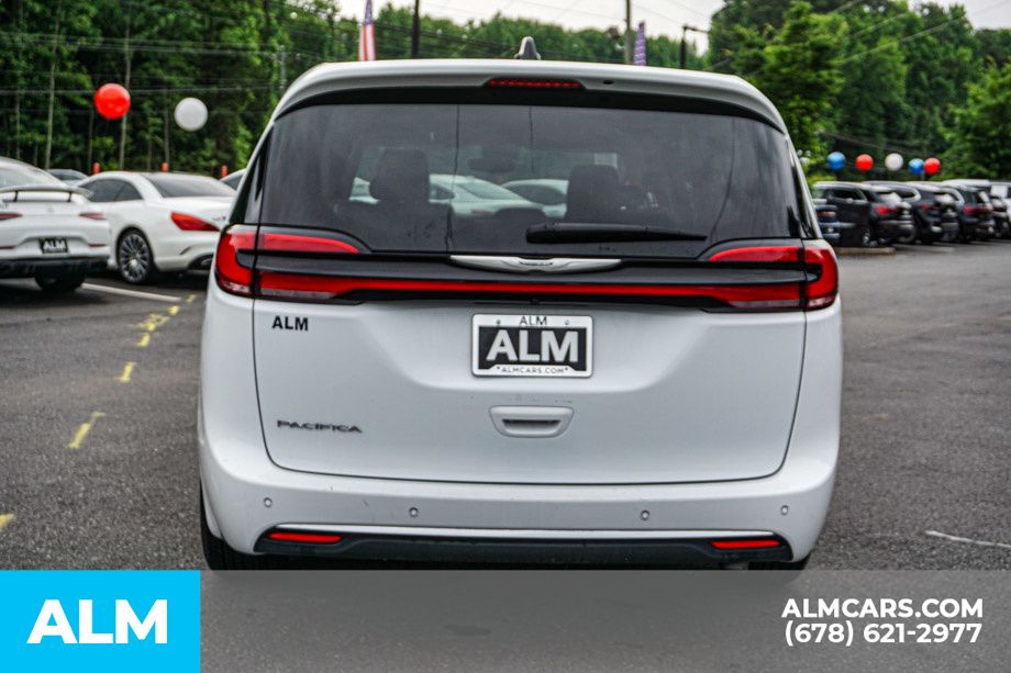 2024 Chrysler Pacifica Touring L photo 10