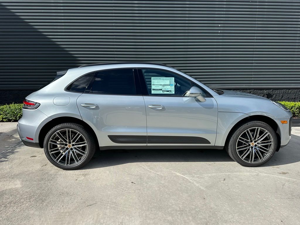 Thumbnail: 2026 Porsche Macan - 10