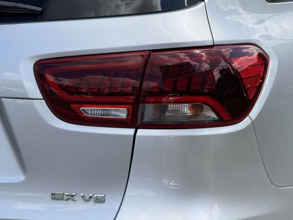 Thumbnail: 2019 Kia Sorento - 8