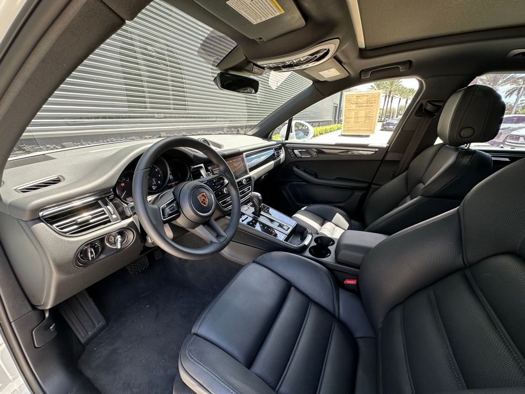 Thumbnail: 2025 Porsche Macan - 4