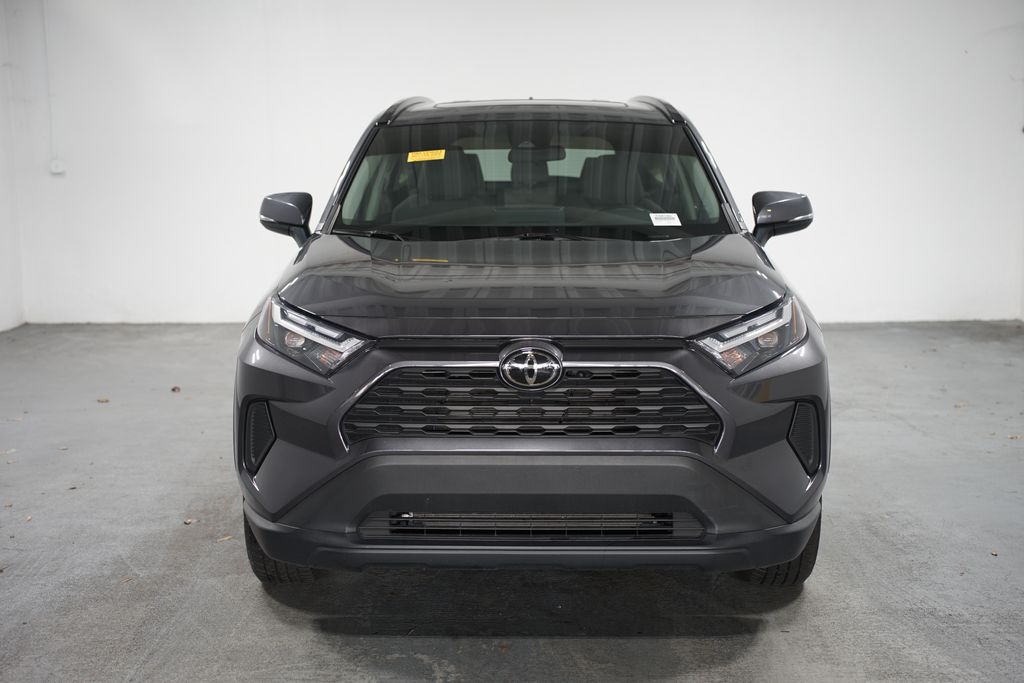 2022 Toyota RAV4 XLE 2