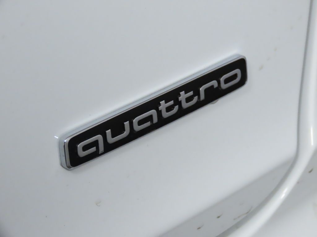 Thumbnail: 2025 Audi A8 - 10