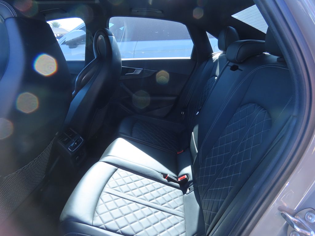 Thumbnail: 2021 Audi S4 - 11