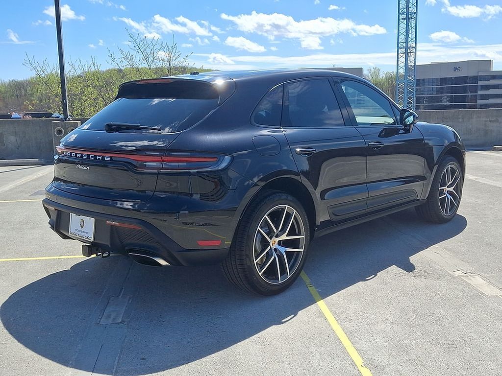 Thumbnail: 2025 Porsche Macan - 8