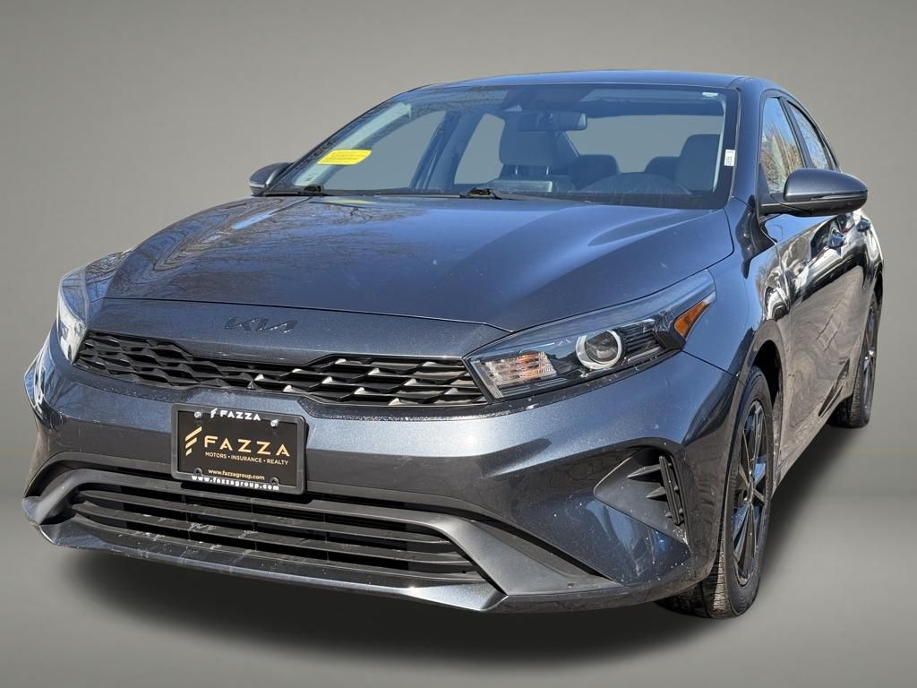 Gravity Gray 2022 Kia Forte Sedan Front-Wheel Drive Continuously Variable Transmission