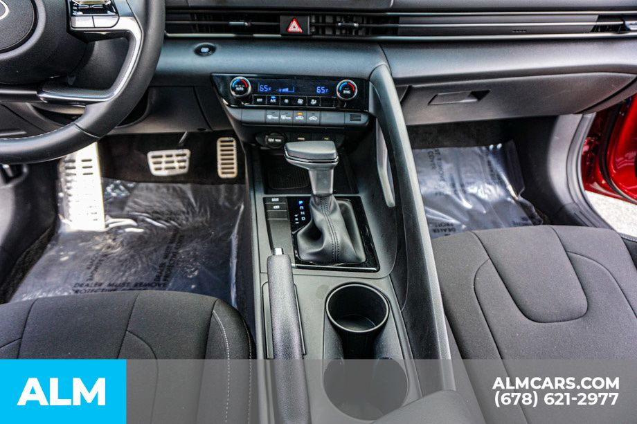 2025 Hyundai Elantra SEL - Photo 39