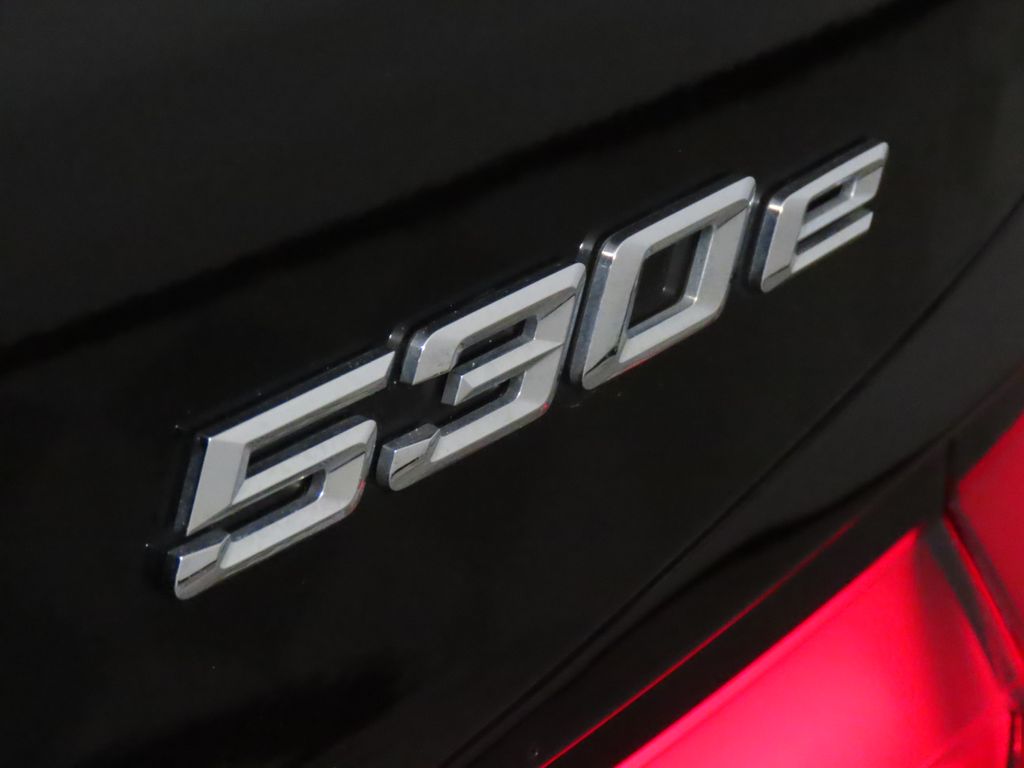 Thumbnail: 2022 BMW 5 Series - 10