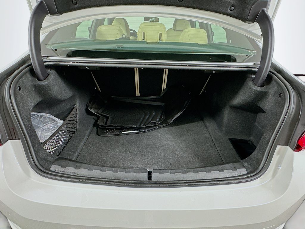 Thumbnail: 2025 BMW 3 Series - 27