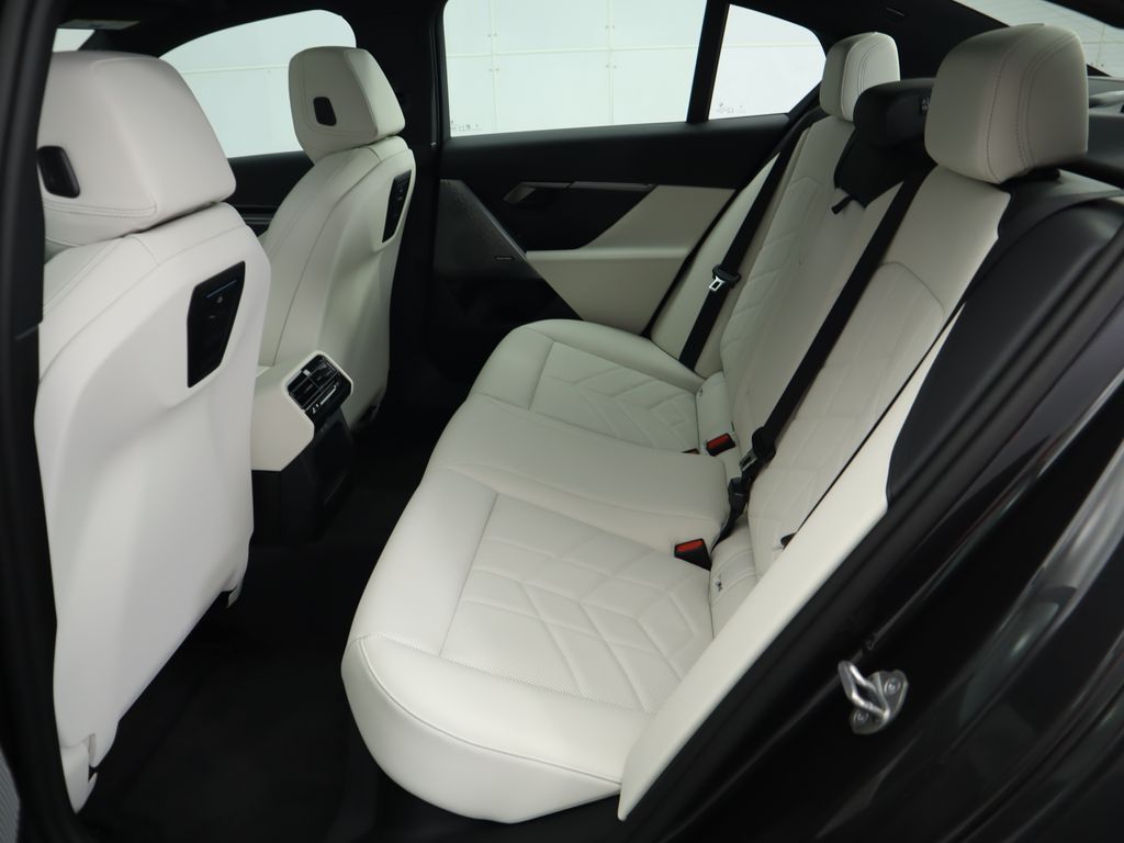 2024 BMW 5 Series 530i xDrive 22