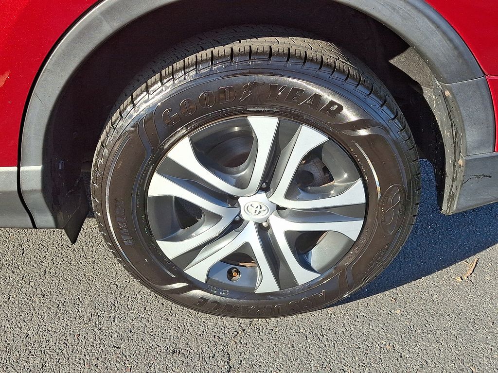 Thumbnail: 2018 Toyota RAV4 - 8