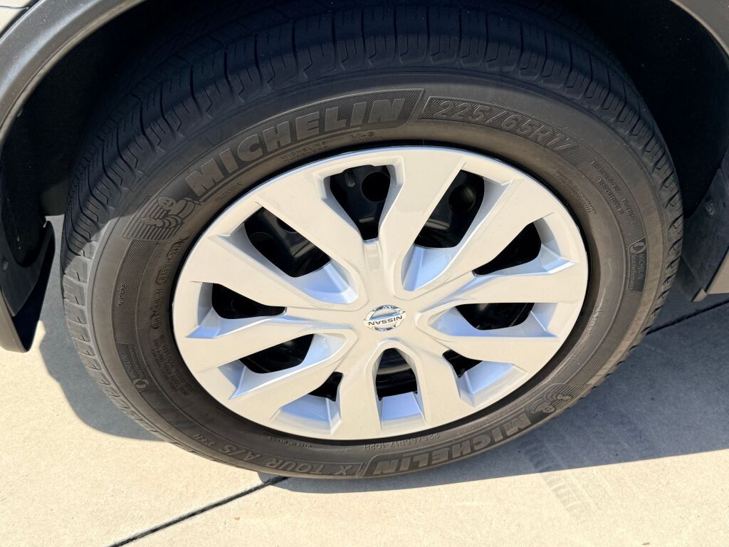 Thumbnail: 2017 Nissan Rogue - 12