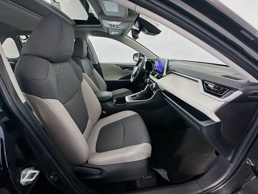 Thumbnail: 2025 Toyota RAV4 - 29