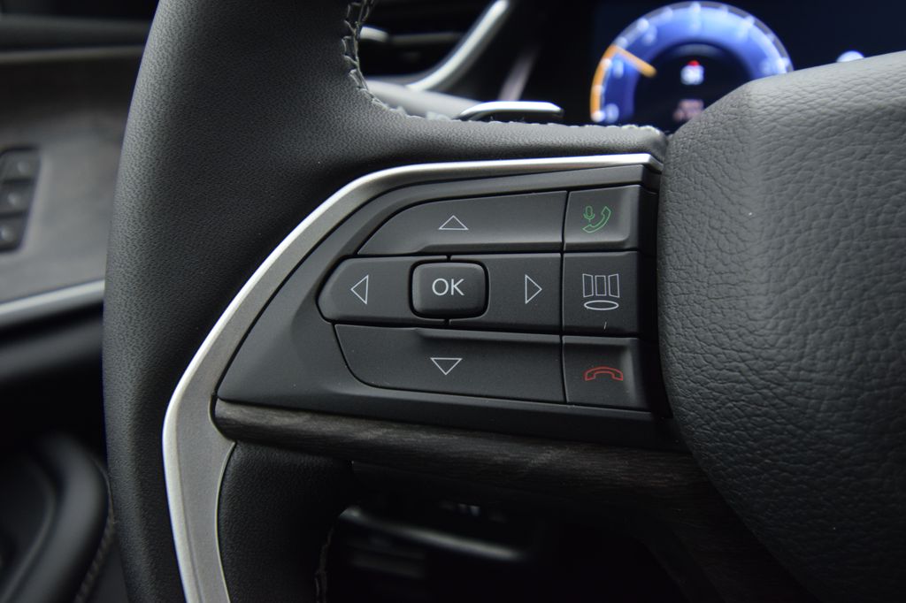 new 2025 Jeep Grand Cherokee car, priced at $44,577