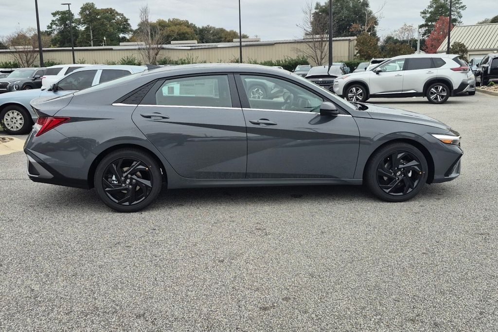 New 2026 Gray HYUNDAI SEL Sport Plus image 4