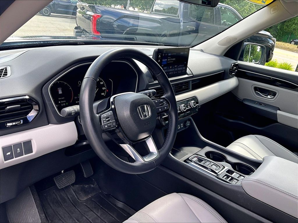 2025 Honda Pilot — photo 8