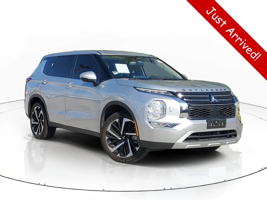 Silver 2024 Mitsubishi Outlander SE S-AWC SUV / Crossover All-Wheel Drive Continuously Variable Transmission