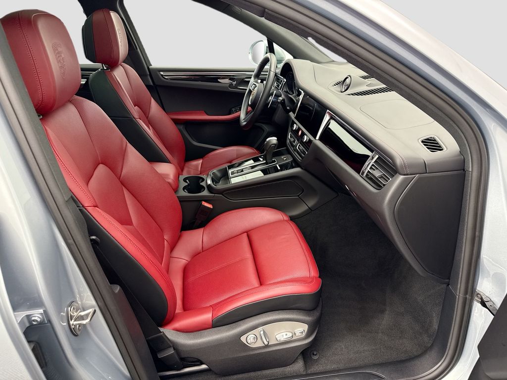 Thumbnail: 2025 Porsche Macan - 22