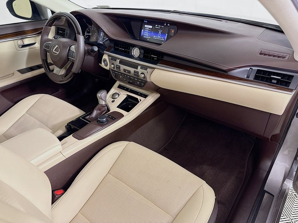 Thumbnail: 2017 Lexus ES - 27