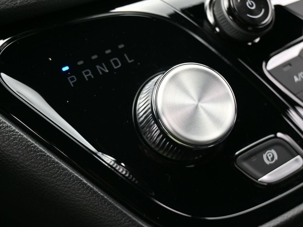 New 2026 Silver Mist Clearcoat Chrysler LX image 18