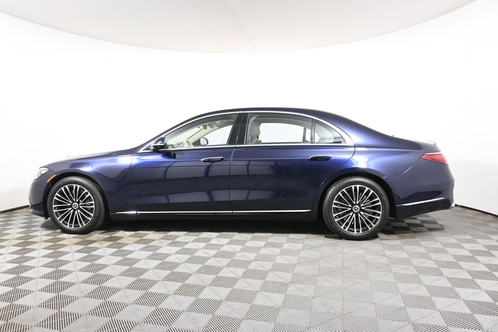 Thumbnail: 2022 Mercedes-Benz S-Class - 2