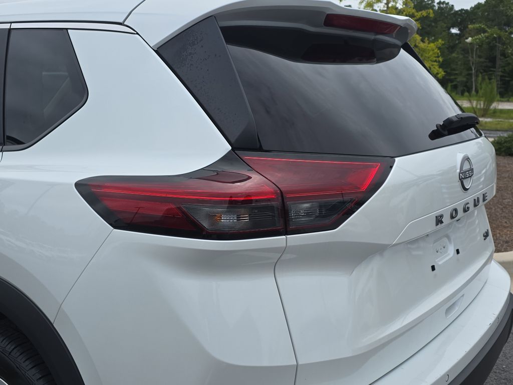 2024 Everest White Pearl Nissan Rogue SV FWD SUV
